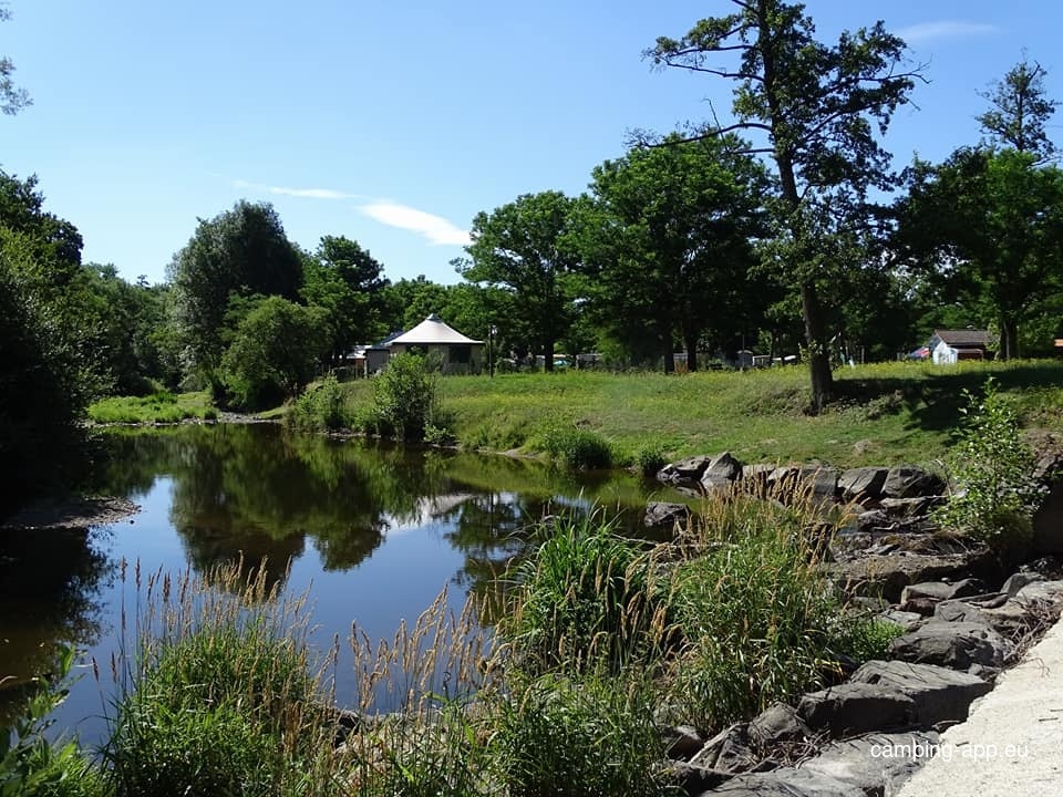 Camping de l'aix — Kemping in Pommiers-en-Forez
