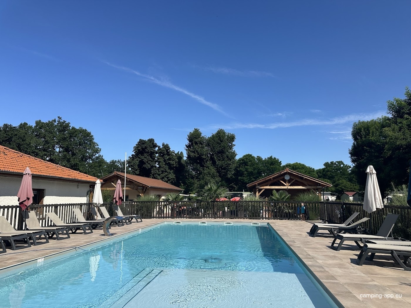 Camping de l'aix — Camping in Pommiers-en-Forez