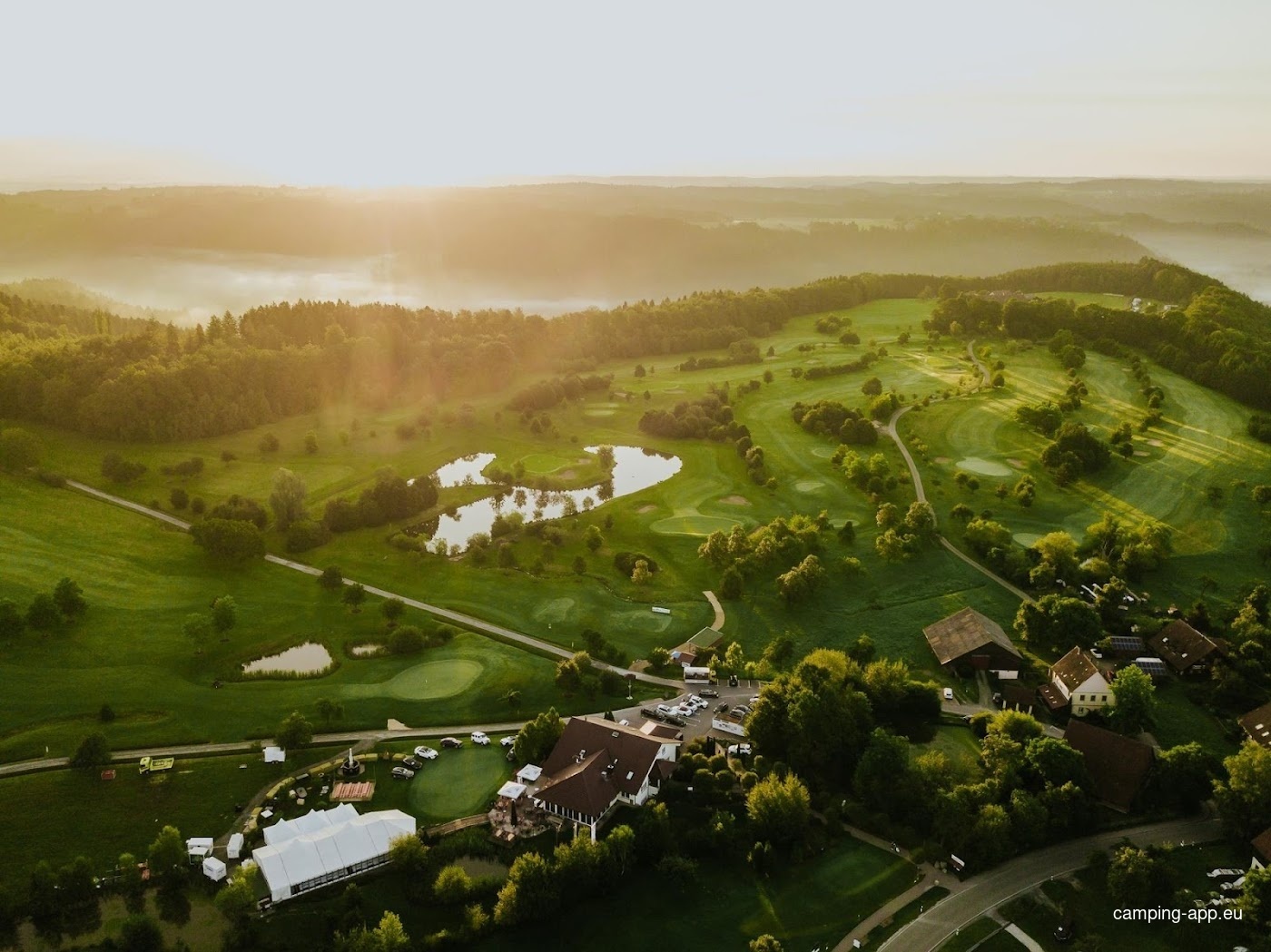 Campingstellplatz am Golfclub Marhördt in Oberrot — Karavan Sitesi in Oberrot