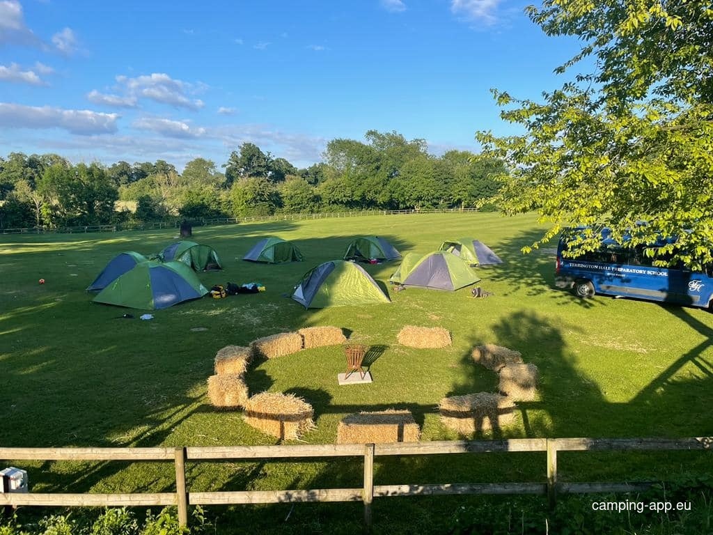 Blackland Lakes — Kamp yeri in Cherhill