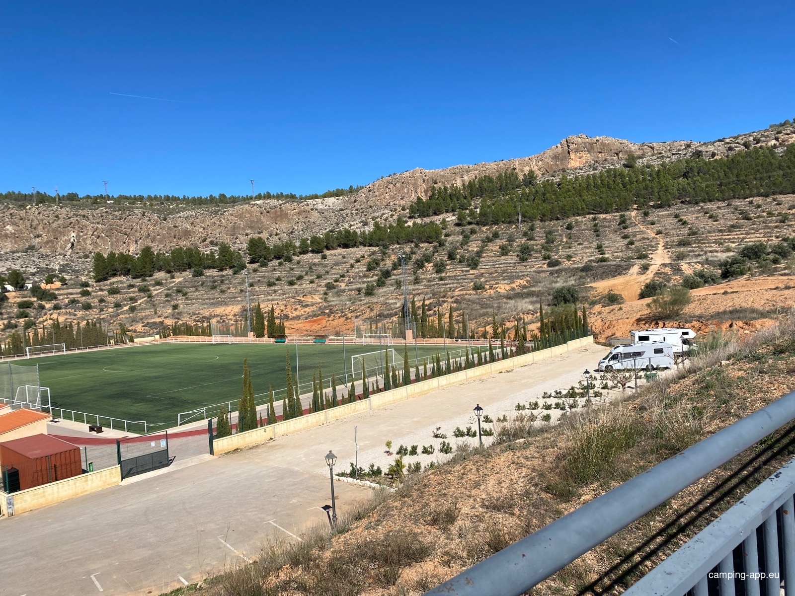Area Aparcamiento Autocaravanas — Campervan Site in Elche de la Sierra