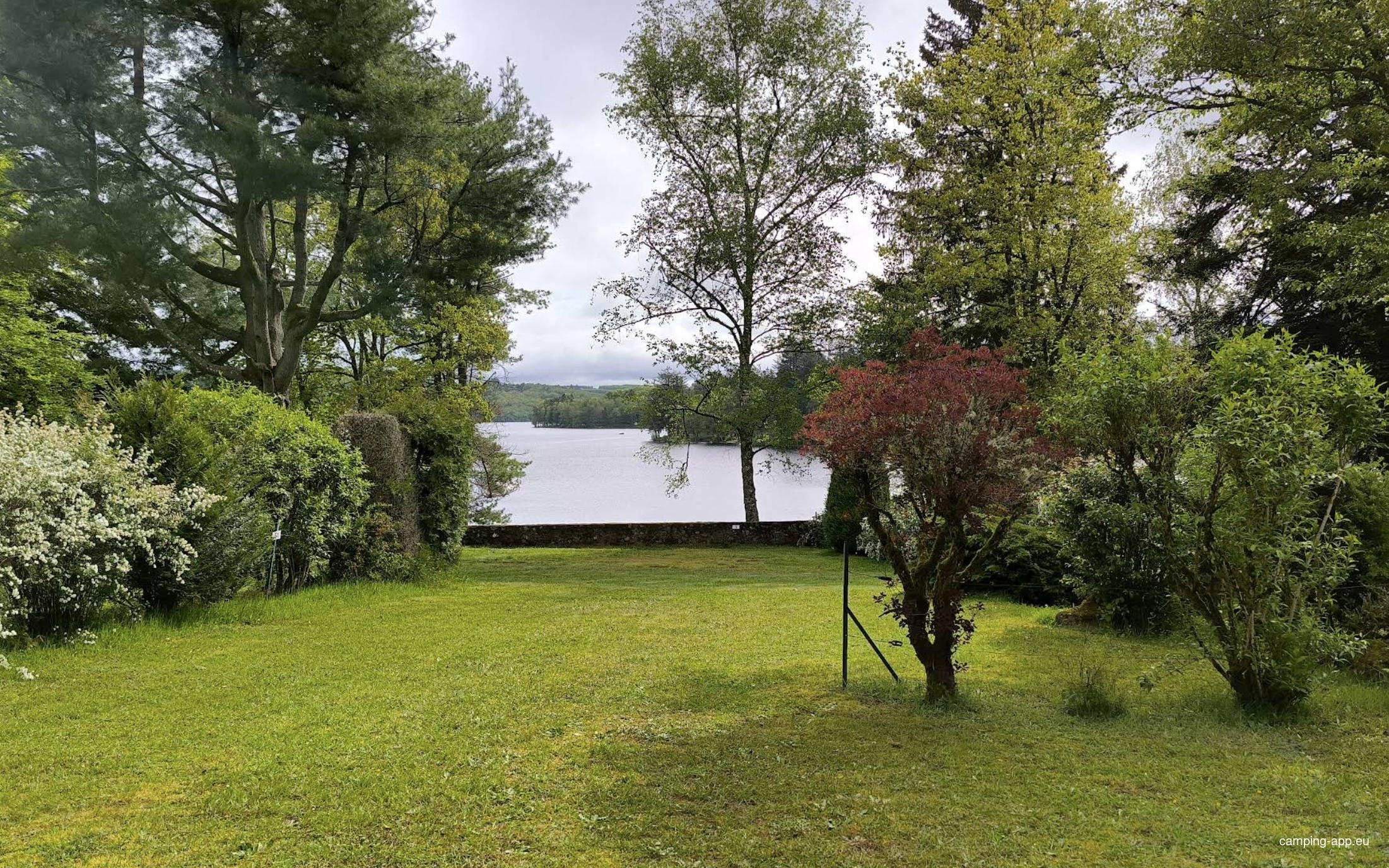 Camping L'Hermitage — Campingplatz in Moux-en-Morvan