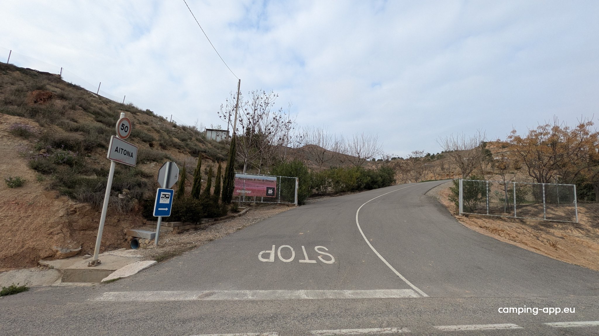 Area autocaravanes / Restaurant Mirador de Montfiu — Camperplaats in Aitona