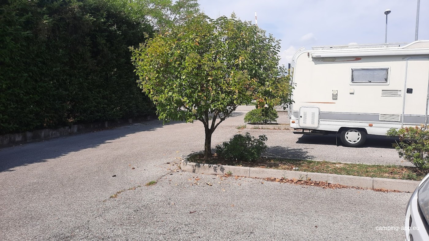 Area Sosta Camper Podernone — Stellplatz in Pordenone