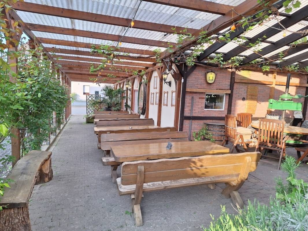 Stellplatz an der Gaststätte Kelterhaus Osann-Monzel — Bij een restaurant in Osann-Monzel