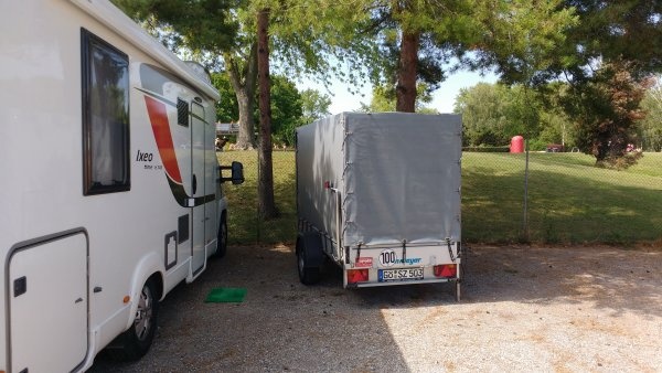 Stellplatz am Hallenbad Stockerau — Campervan Site in  Stockerau