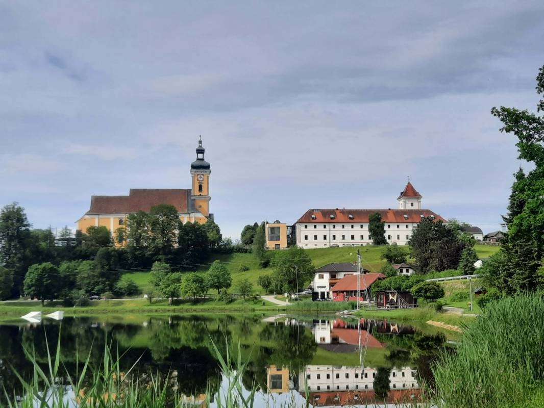 Stellplatz am Badesee Waldhausen — Aire camping car in  Waldhausen im Strudengau