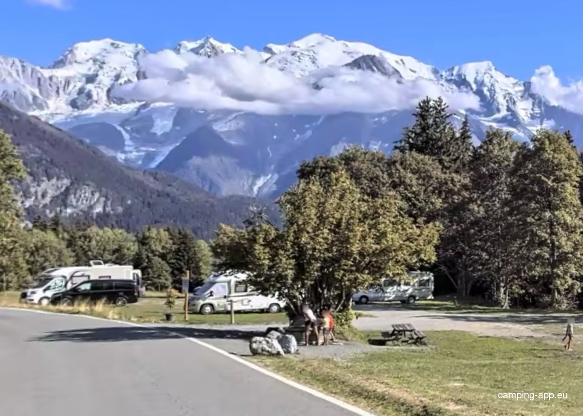 Stellplatz Le Reposoir — Ställplats in Le Reposoir