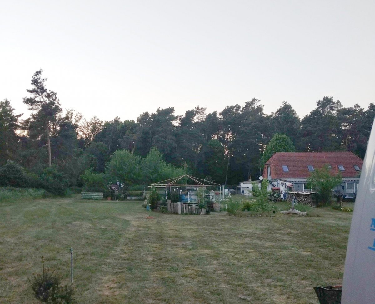 Caravan Stellplatz Am Wäldchen — Karavan Sitesi in Barnin