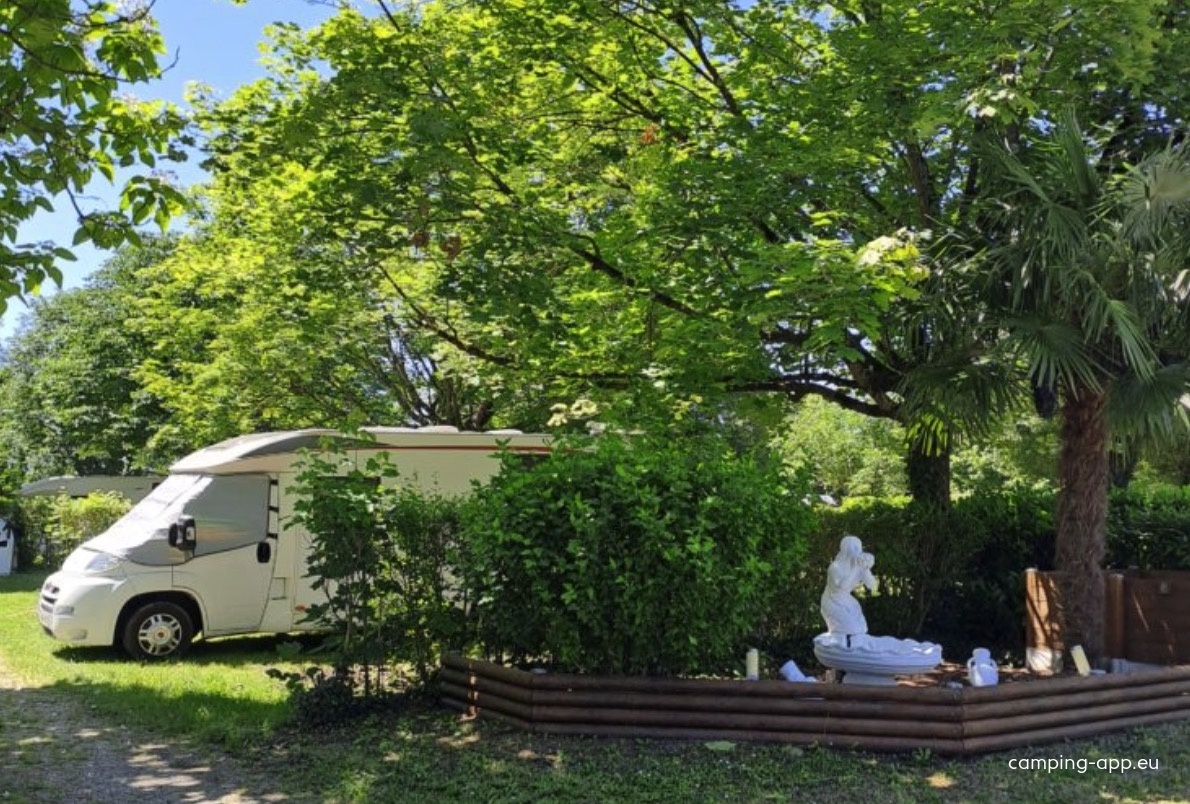 Camping L’Escale *** — Kemping in Sainte-Hélène-du-Lac
