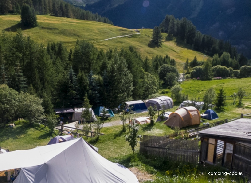 Camping de Charente — Area da campeggio in Molines-en-Queyras