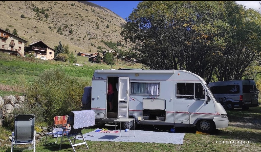 Camping de Charente — Kamp yeri in Molines-en-Queyras