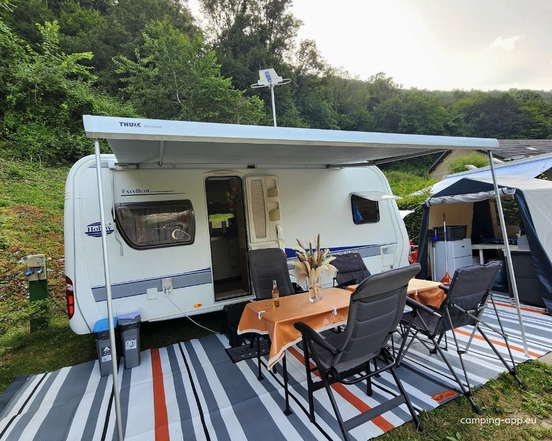 Camping Les Babelles ** — Kemp in Conjux