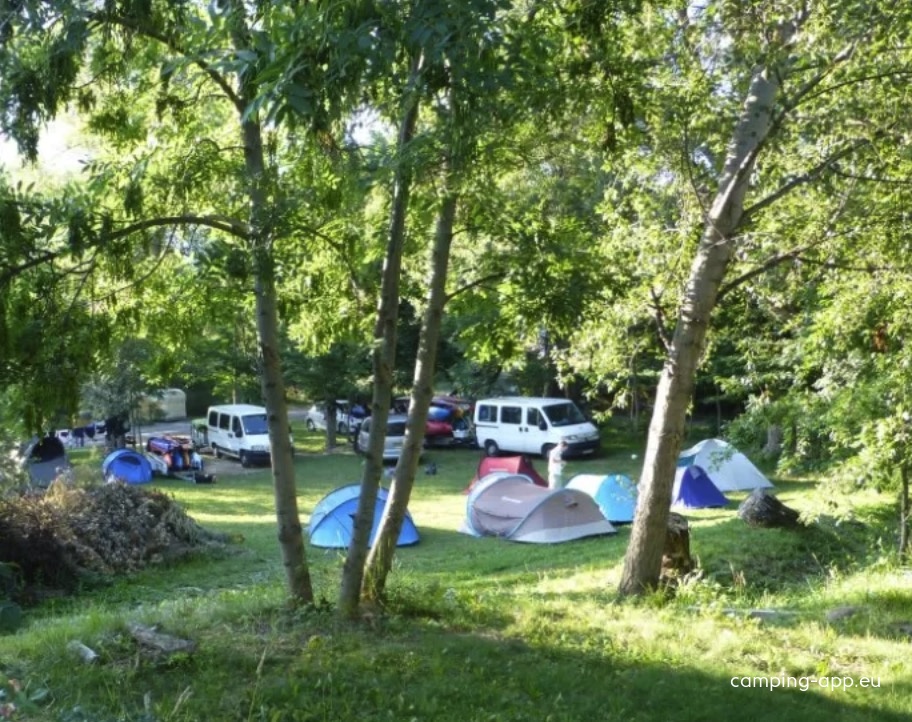 Camping Les Cariamas *** — Місце для кемпінгу in Châteauroux-les-Alpes