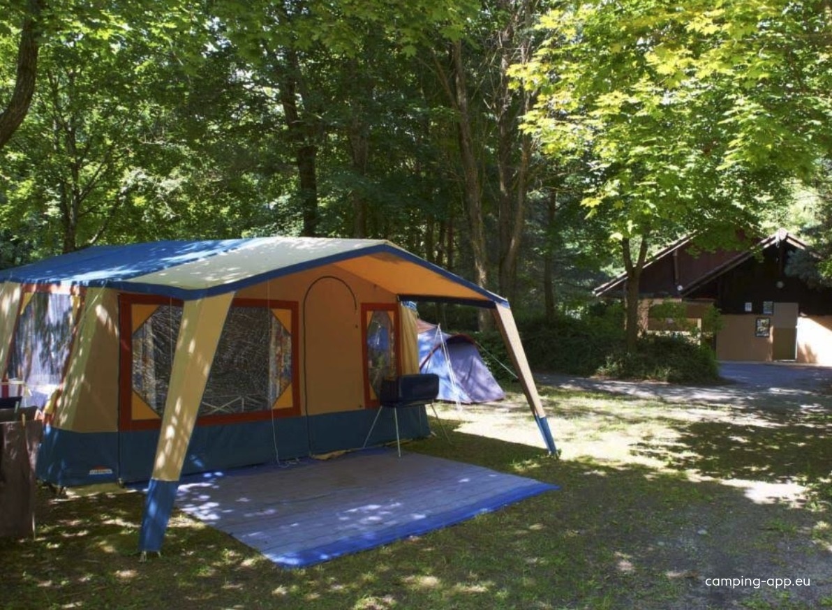 Camping Les Iles *** — Camping in Passy