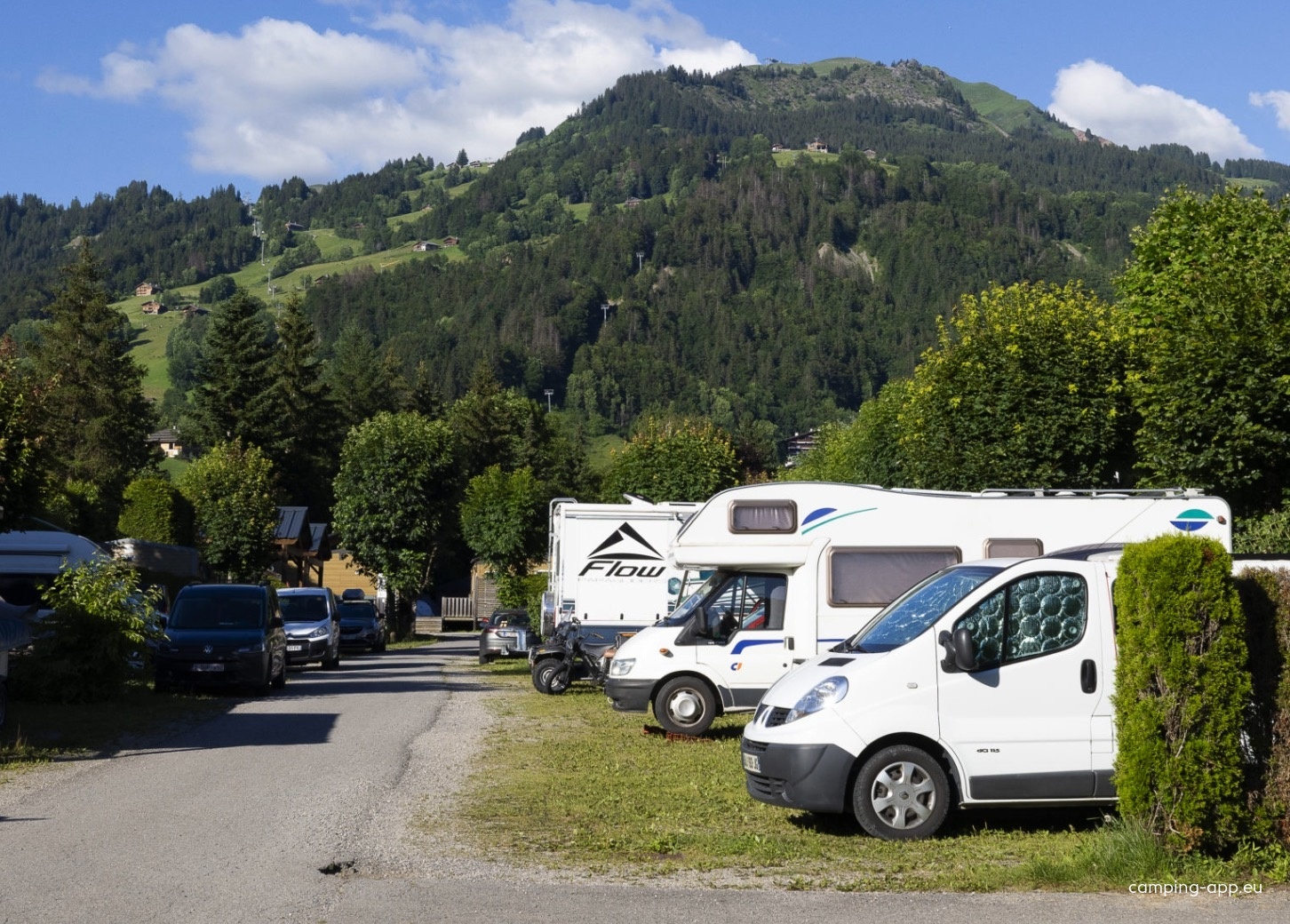 L’Escale Village - Camping & Locations *** — Kemping in Le Grand-Bornand