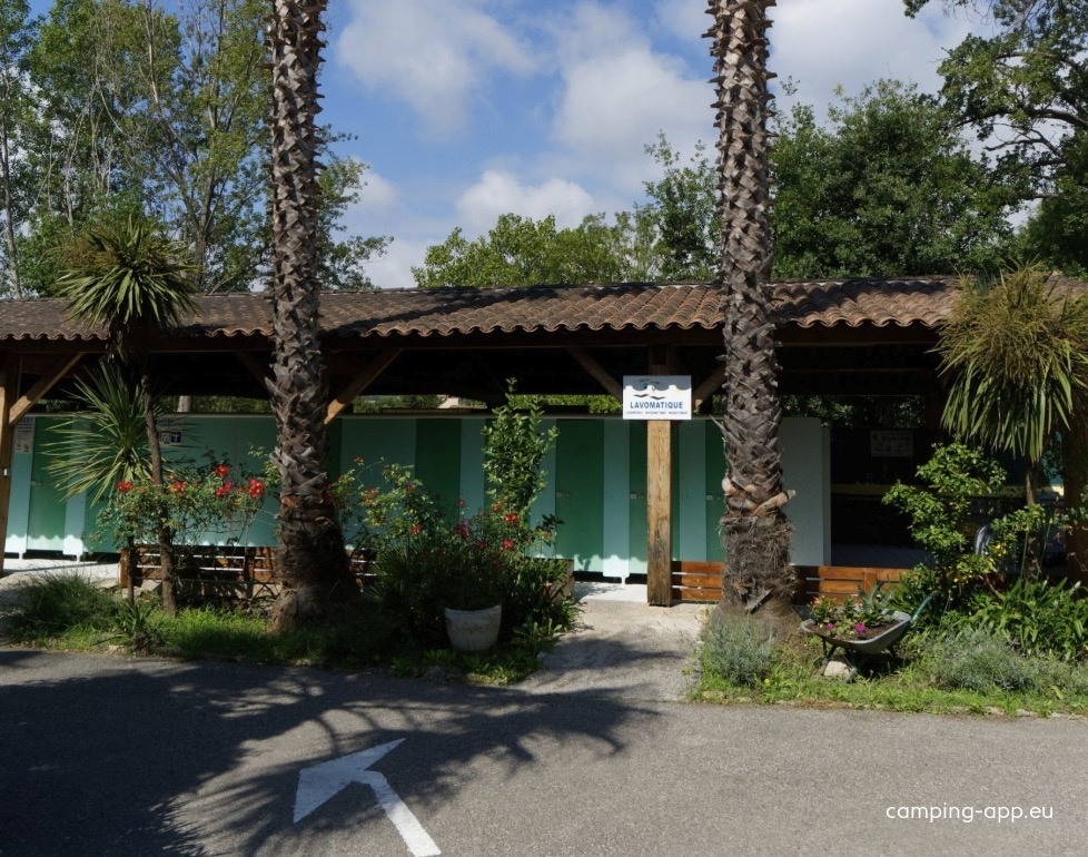 Camping Caravaning L’Eden — Camping Site in Biot