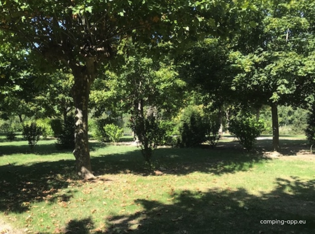 Camping Les Charmilles *** — Kemp in Vallières-sur-Fier