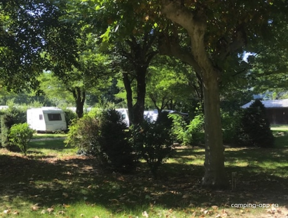Camping Les Charmilles *** — Місце для кемпінгу in Vallières-sur-Fier