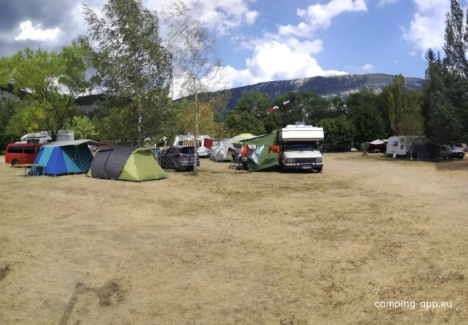 Camping de l'Issole — Camping Site in Saint-André-les-Alpes