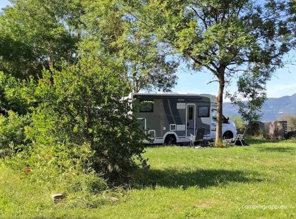 Camping La Chèvre Verte — Kemp in Bouvesse-Quirieu
