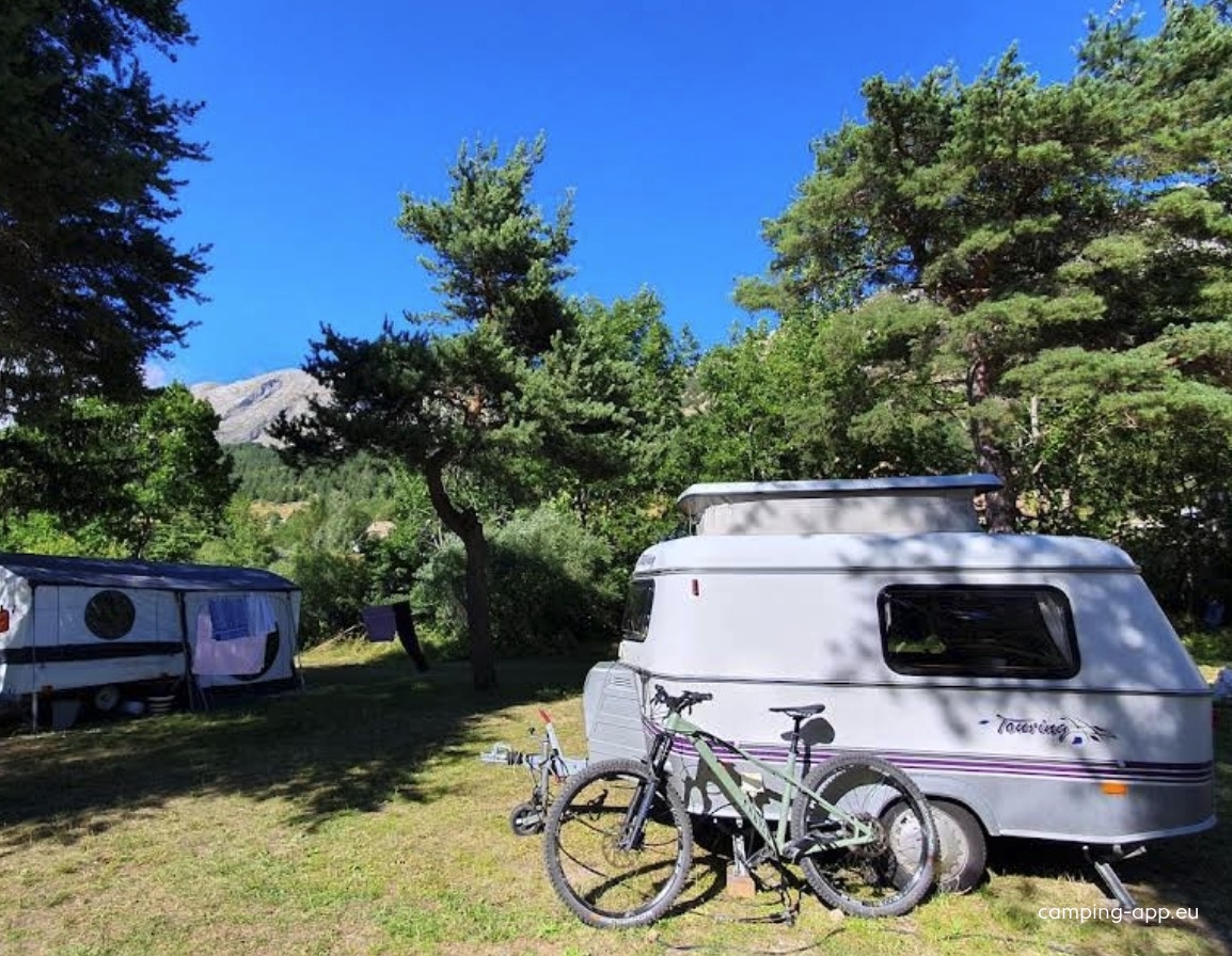 Camping Les Auches — Camping in Dévoluy