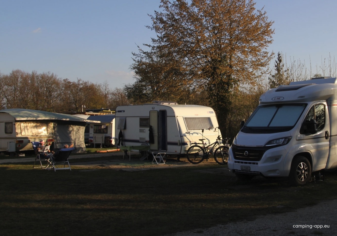 Camping uf dr Holle — Sítio de acampamento in Hochwald