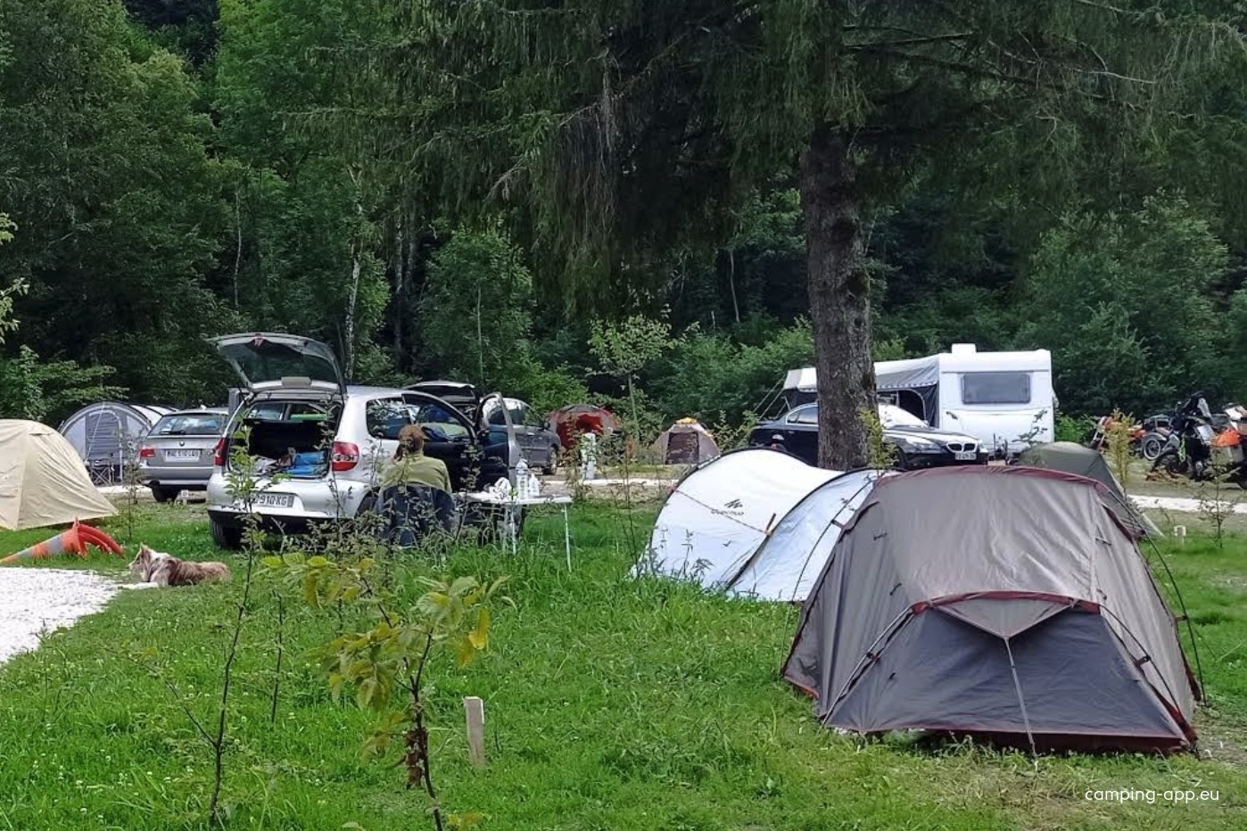 Camping Municipal Les Glières — Camping in Queige