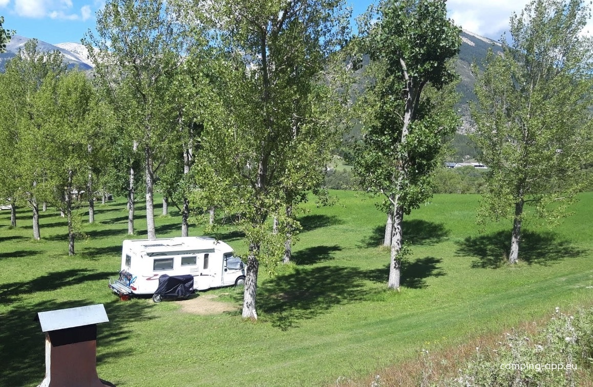 Camping du Villard — Kamp yeri in Thorame-Basse