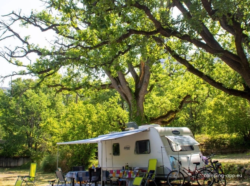 Camping Tikayan Saint Clair *** — Kamp yeri in Moustiers-Sainte-Marie