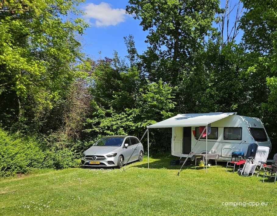 Camping La Tuilerie — Місце для кемпінгу in Châtel-sur-Moselle