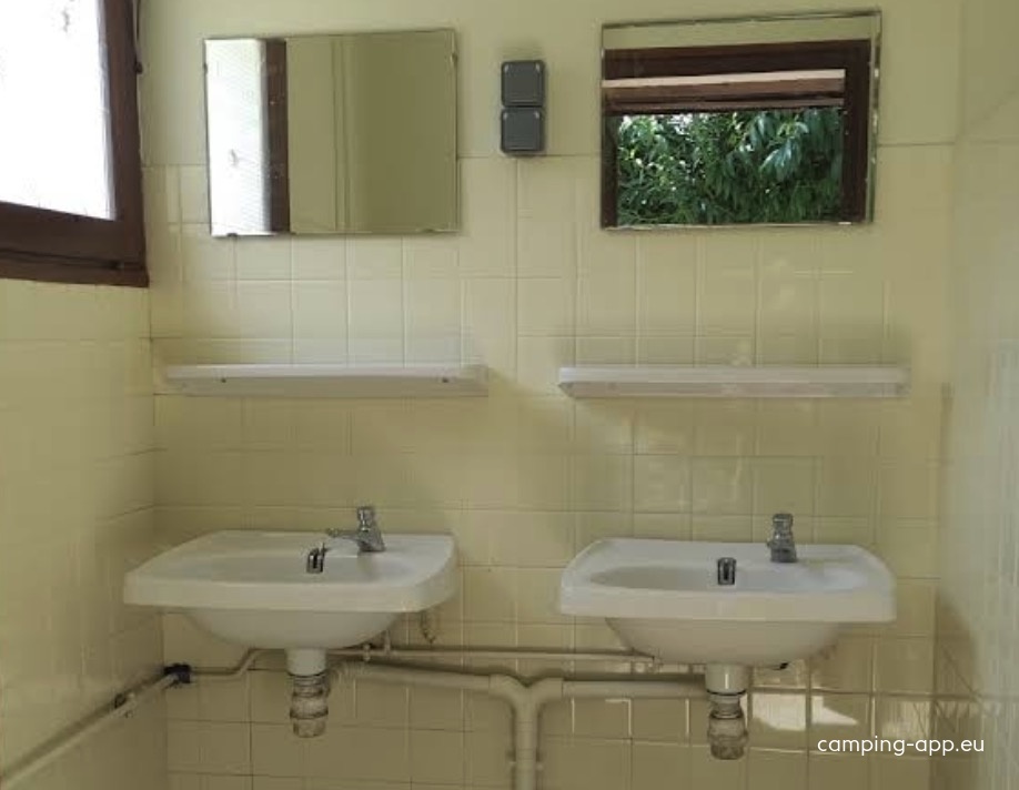 Camping Municipal Theys — Area da campeggio in Theys