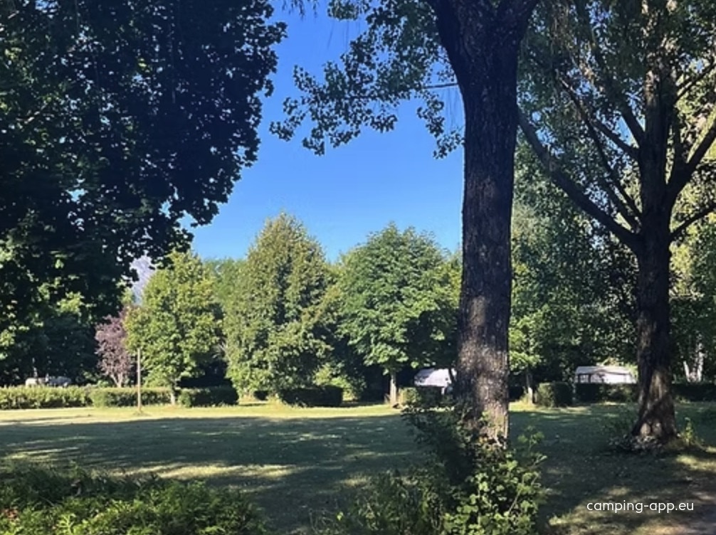 Camping du Château — Campingplass in Chabottes
