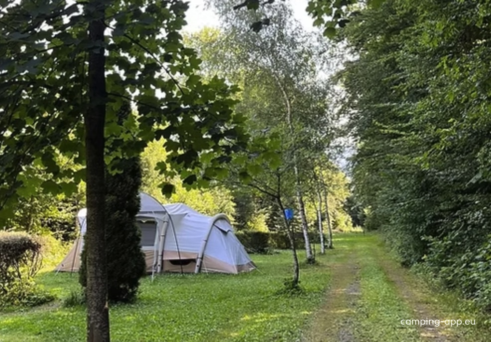 Camping du Château — Campingplass in Chabottes
