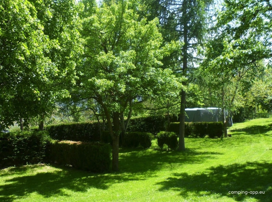 Camping Ferme Les Pommiers — Місце для кемпінгу in Châteauroux-les-Alpes