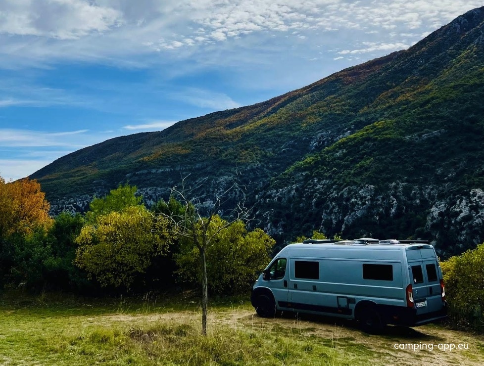 Camping à la fermede la Graou (max. 2,80 m Höhe) — Campingplatz in La Palud-sur-Verdon
