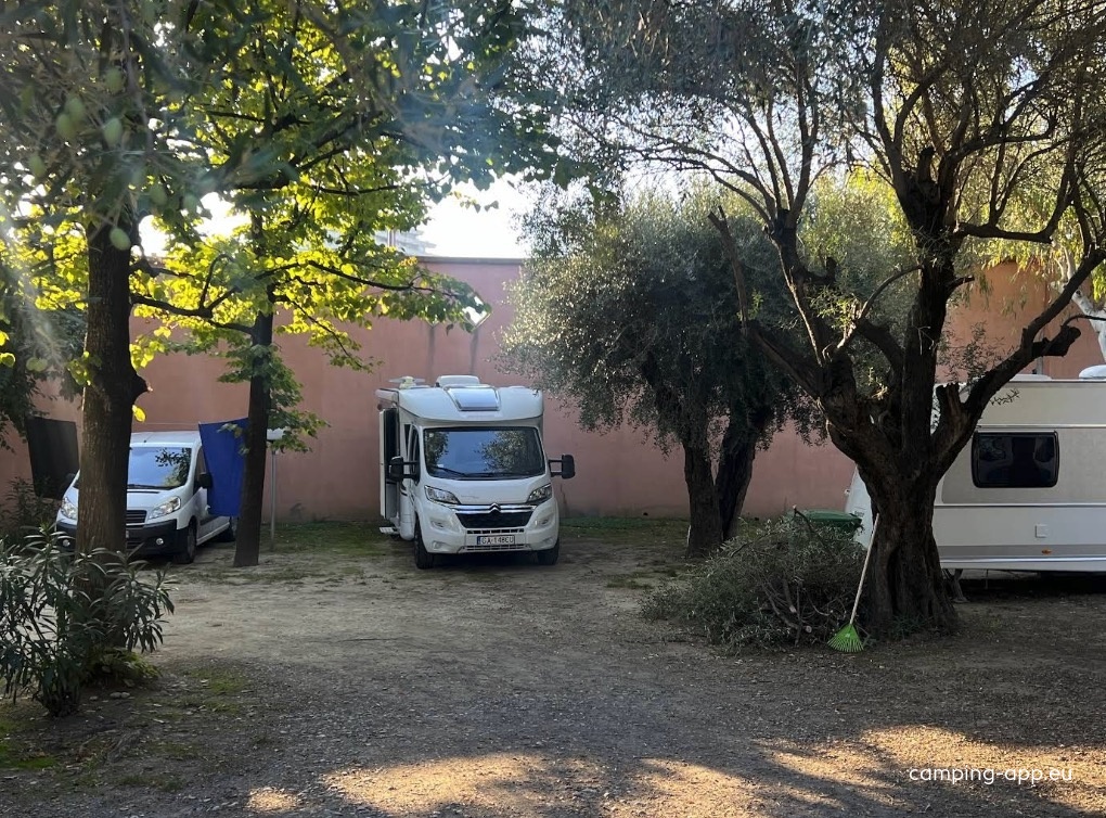 Camping Neptune — Camping Site in Villeneuve-Loubet