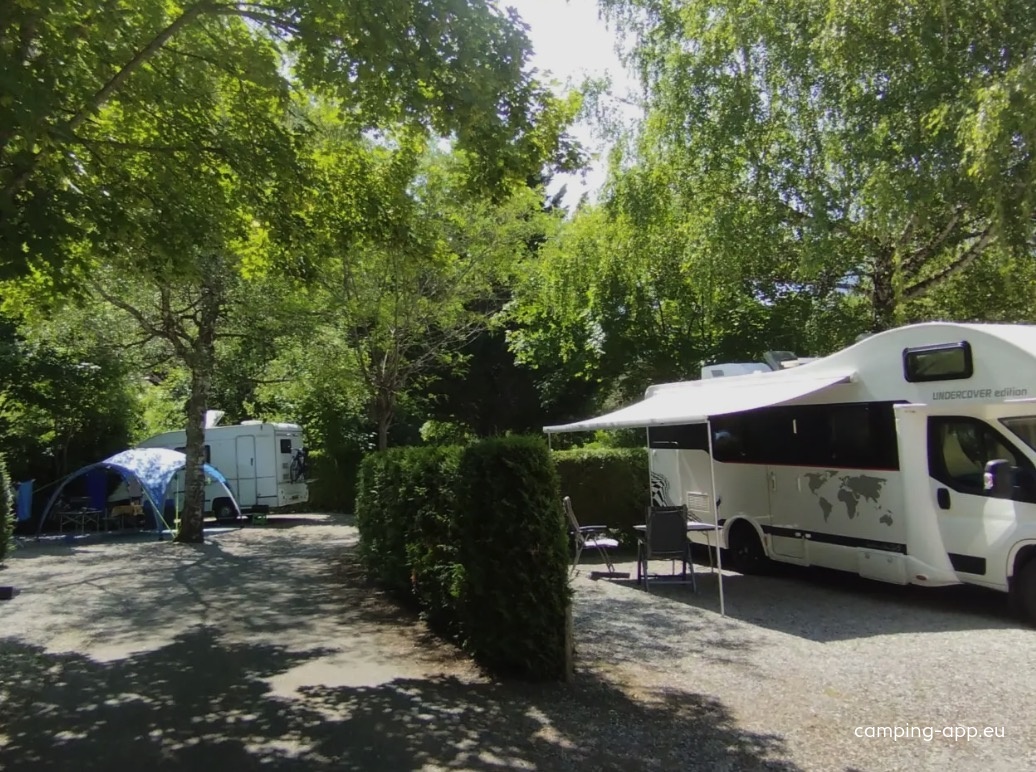 Camping La Cascade **** — Camping in Le Bourg-d'Oisans
