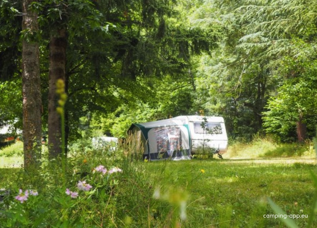 Camping La Villette — Campingplats in Saint-Firmin