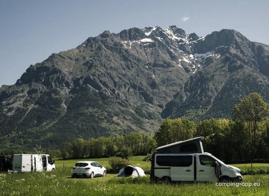 Camping Le Champ des Cimes — Camping Site in Aubessagne