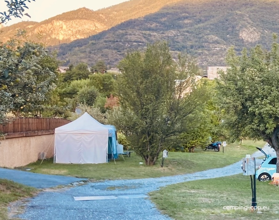 Stellplatz Guillestre — Kamp yeri in Guillestre