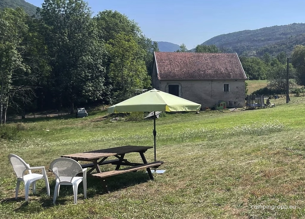 Camping à la ferme - Les Biquettes du Barrage — Kemping in Cernon