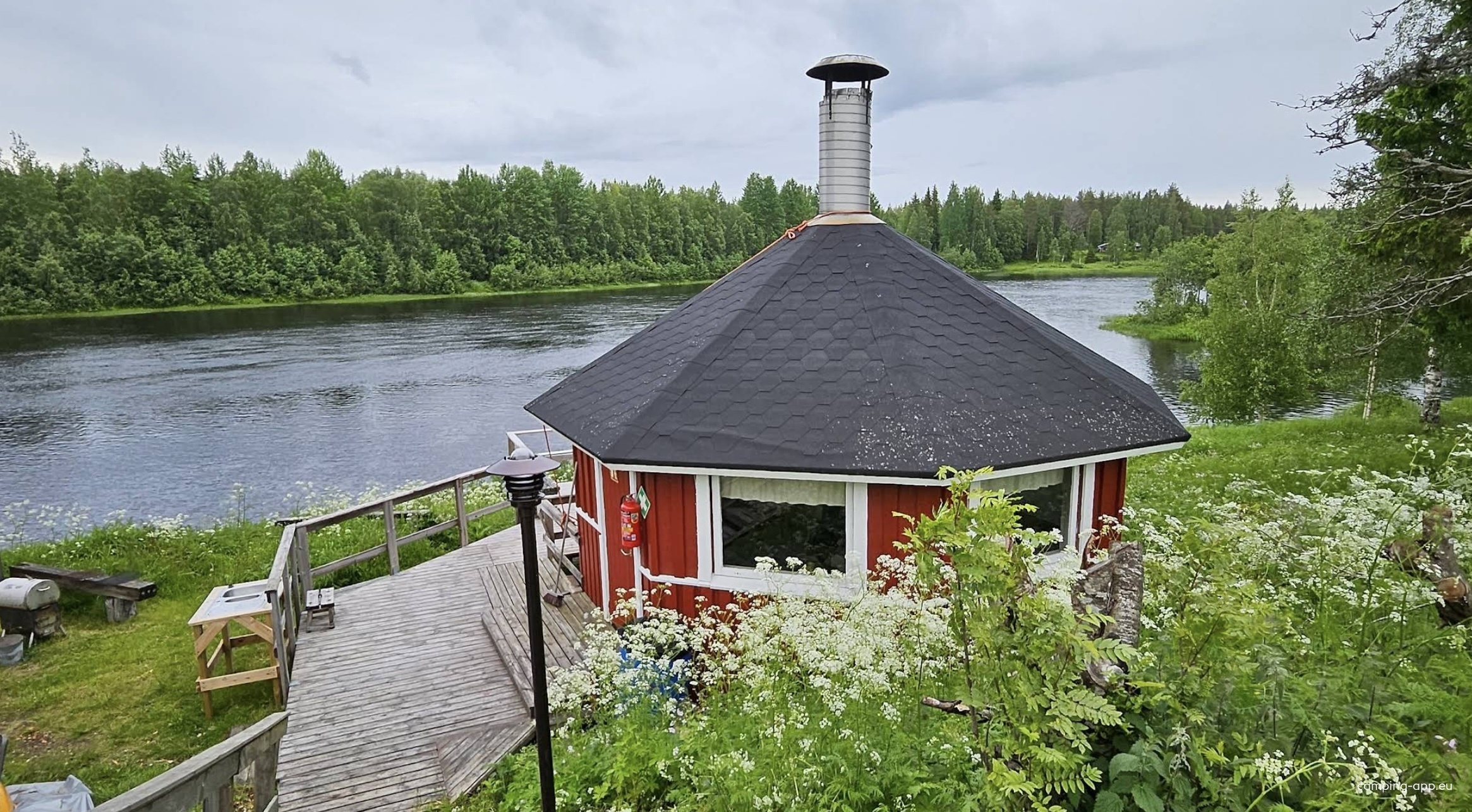 SF-Caravan Hopeaperä — Kemp in Matala