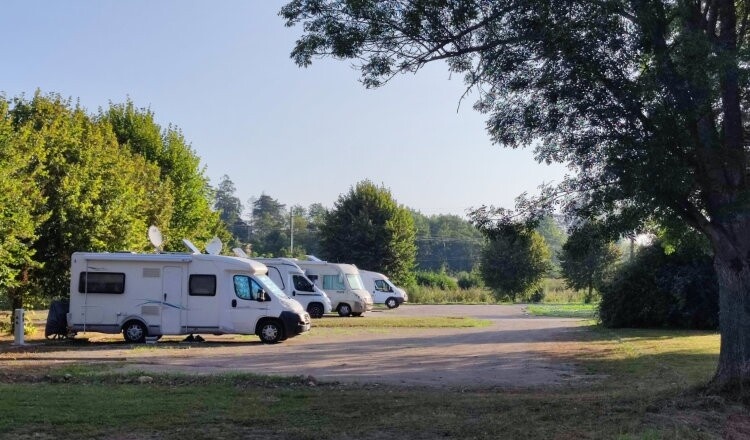 Aire de camping-car de Mézériat (Ain) — Stellplatz in Mézériat