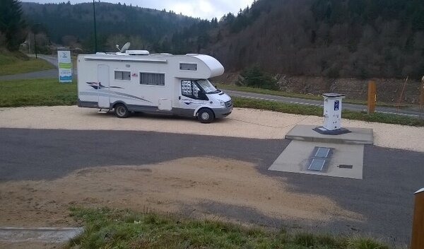 Aire de camping-car de Cros-du-Géorand, Lac de la Palisse (Ardèche)