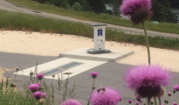 Aire de camping-car de Cros-du-Géorand, Lac de la Palisse (Ardèche) — Photo 2