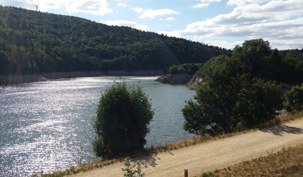 Aire de camping-car de Cros-du-Géorand, Lac de la Palisse (Ardèche) — Photo 3