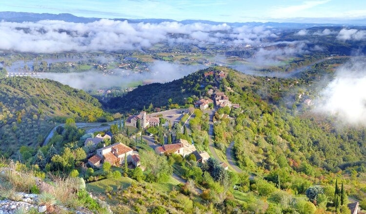 Aire de camping-car de Sampzon (Ardèche) — Ställplats in Sampzon