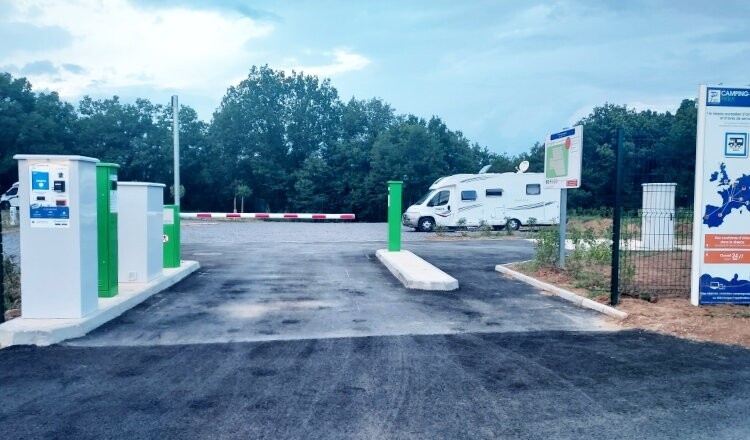 Aire de camping-car de Sampzon (Ardèche) — Bobilplass in Sampzon