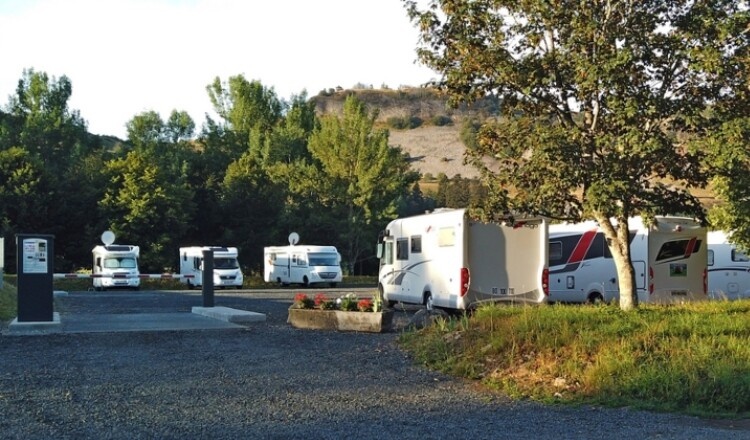 Aire de camping-car de Dienne (Cantal) — Aire camping car in Dienne